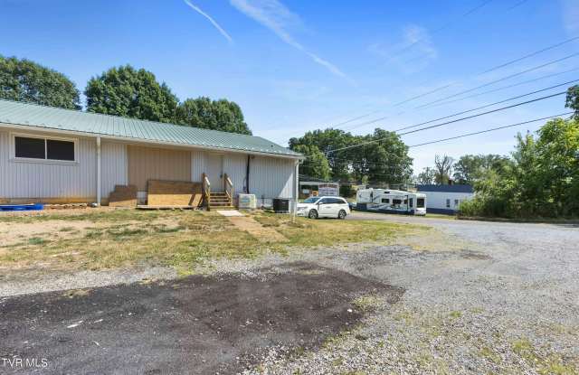 17329 Lee Highway Gallery 3