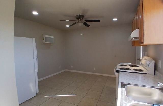 357 W Magnolia St unit: Studio photos photos