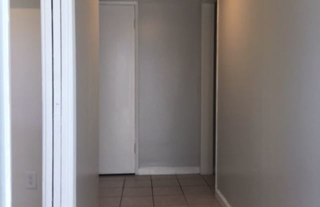 5139 White Oak Ave Gallery 4
