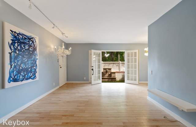 639 Bay Street Gallery 4