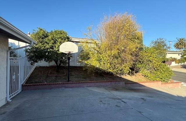 3 Bedroom 2 Bathroom Granada Hills Home (Main House) Great Location! Gallery 4