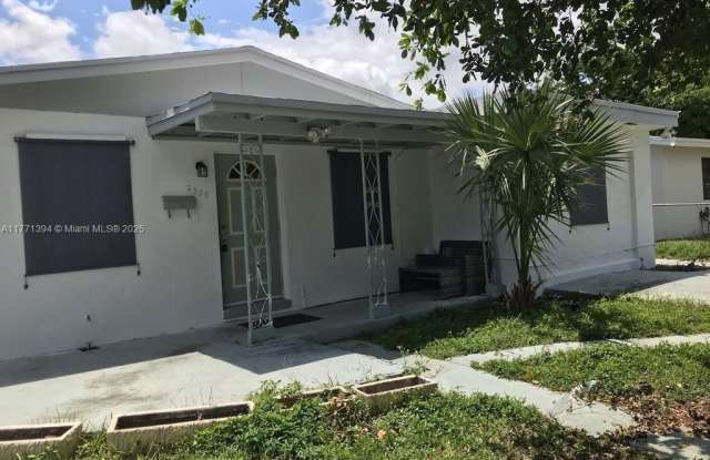 2530 NW 17th St - 2530 Northwest 17th Street, Fort Lauderdale, FL 33311