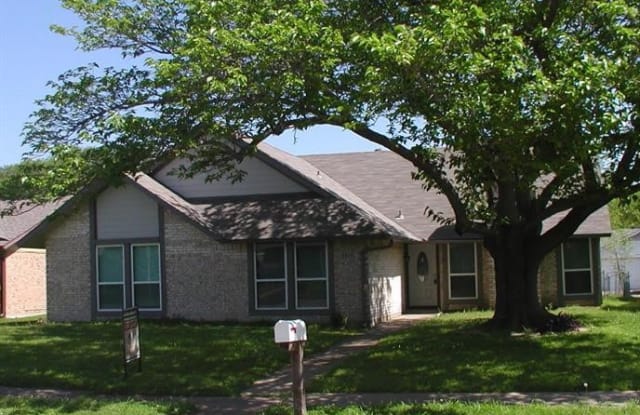 2817 Forest Park Drive - 2817 Forest Park Drive, Garland, TX 75040
