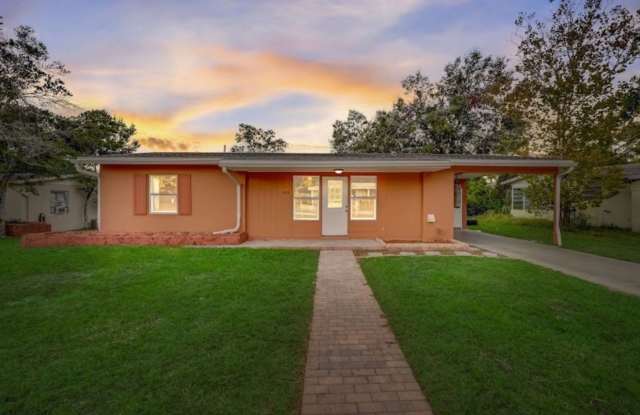 Beautifully Remodeled and updated Deltona Beauty !  Call SHEILA C 407-687-7900 Gallery 1