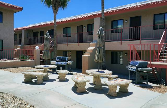 1957 Mesquite Ave Gallery 3