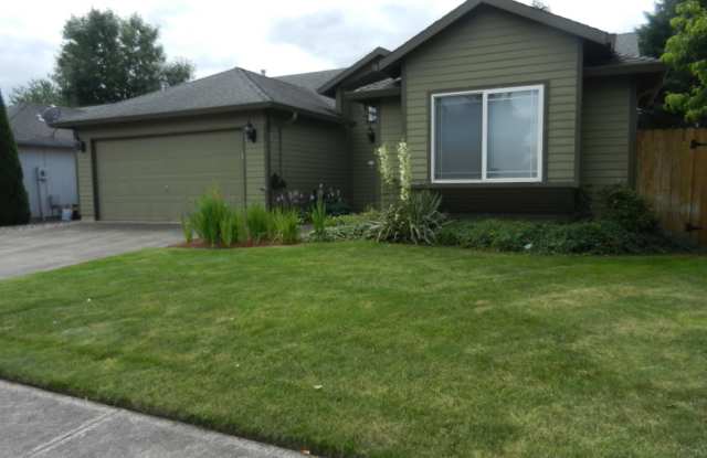 3 Bedroom Ranch Style Home With Great Layout  Beautiful Backyard! A/C included! photos photos