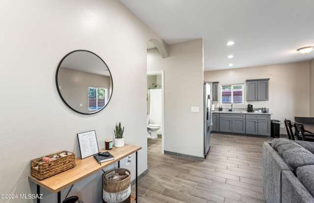 1424 N Richey Boulevard Gallery 3