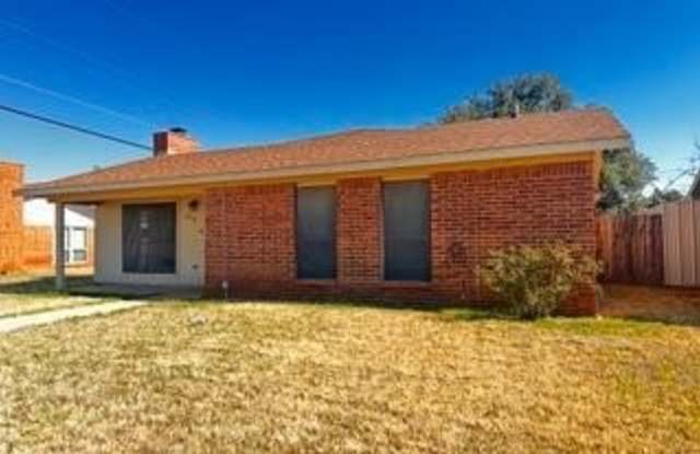 312 Woodcrest Dr Gallery 2