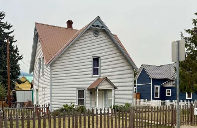 Spacious 4-Bedroom Cle Elum Home with Air Conditioning  Stunning Entry photos photos