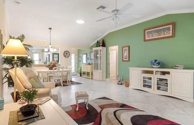 Charming 3 bed 2 bath with great location! Gallery 2