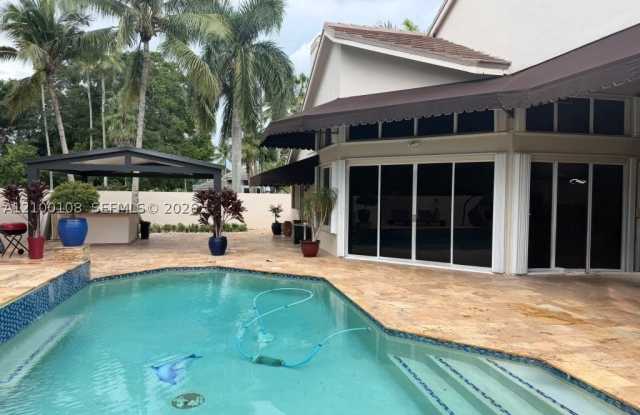 15240 Laurel Ln S Gallery 1