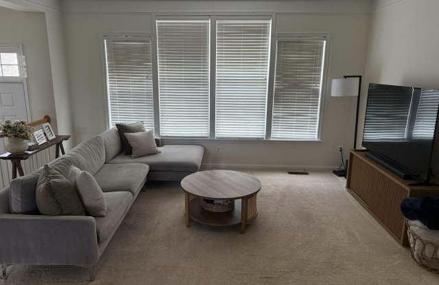 41859 CINNABAR Square Gallery 2