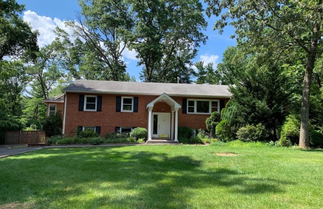 10204 GARRETT ST - 10204 Garrett Street, Oakton, VA 22181