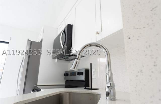 5300 W 21st Ct Gallery 4