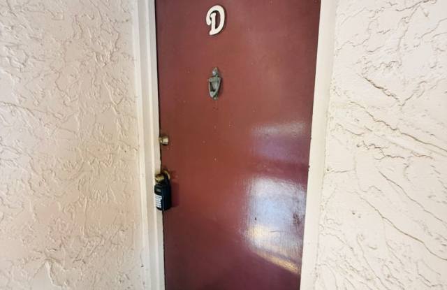 Charming 3 bedroom 1.5 bath condo for rent Gallery 3