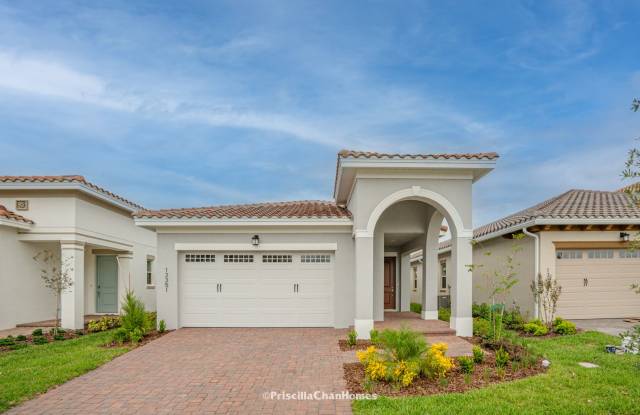 **LIKE NEW** 3/2/2 SFH in Eagle Creek **UPGRADES GALORE** photos photos