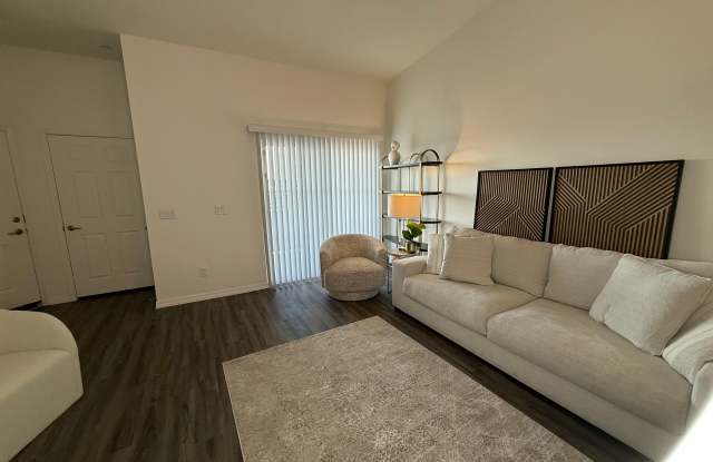 The Crest at Skyline Now offering up to 10 weeks FREE rent! Call today to schedule your tour: (480) 390-5392 Gallery 3