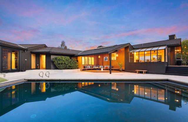 3Bd/3.5Ba Clyde Hill Home Gallery 3