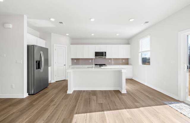4BR/2.5BA Single Family Home in Blue Sky Meadows Gallery 4