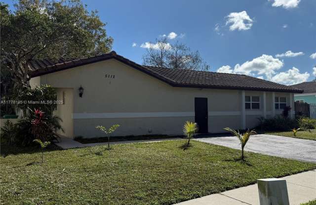 5112 SW 87th Ter photos photos