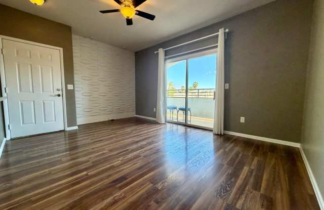 2 bedroom condo in gated SE location. Gallery 3