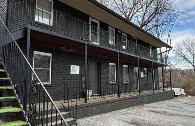 Knoxville 37920 - One Bedroom Ground Floor Apartment Available - Contact Tara Hayes (865) 242-8010 photos photos