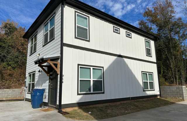 4 BR/ 4BA Home Located on MLK photos photos