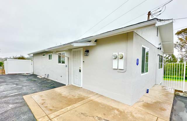 Wonderful, Just Remodeled Upper, Single-Story Duplex Unit with Private Parking Laundry Included! - 460 East Elder Street, Fallbrook, CA 92028 Wonderful, Just Remodeled Upper, Single-Story Duplex Unit with Private Parking Laundry Included! - 460 East Elder Street, Fallbrook, CA 92028