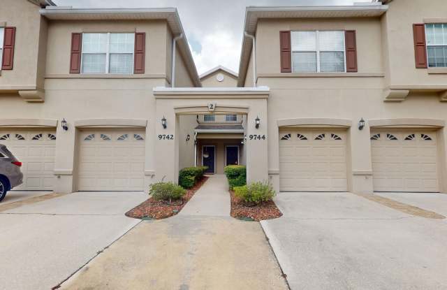Mandarin townhome in Summer Grove with 3 beds, 2.5 baths, plus study/den! photos photos