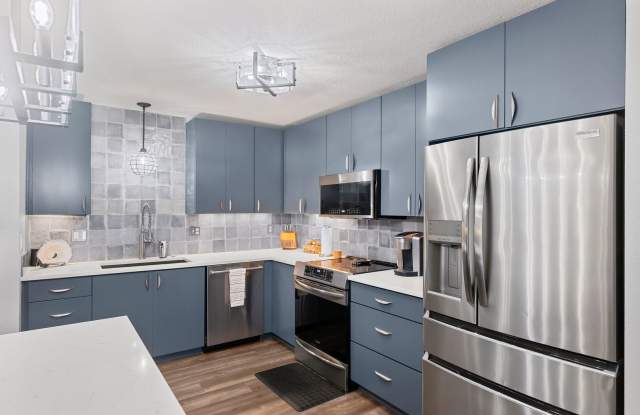 STYLISH 2 BED/2 BATHS LAKE OSWEGO CONDO photos photos