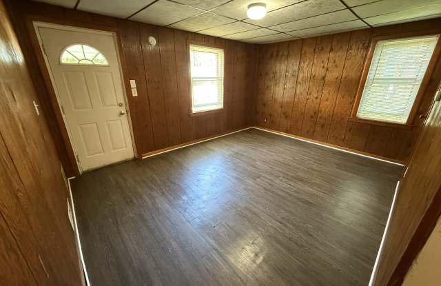 335 Hemlock Dr Gallery 1