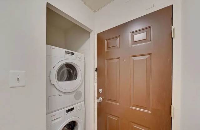 Bright & Spacious 3BR/2BA in the Heart of Columbia Heights Gallery 3