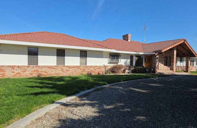 Gorgous 3 Bedroom 2/5 Bath Country Home photos photos