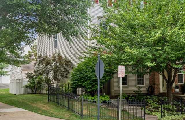 Welcome to this beautifully maintained home in the highly sought-after Ashburn community. photos photos