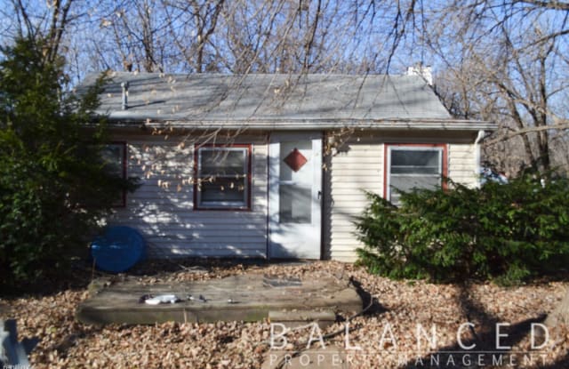 519 NE Oakland Ave - 519 Northeast Oakland Avenue, Topeka, KS 66616