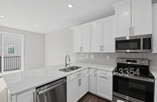 3737 S Tryon St Gallery 4