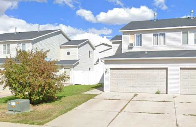 3 BEDROOM, 2.5 BATHROOM SOUTH PARK TWIN HOME photos photos