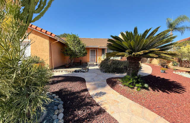 3 Bed/ 2 Bath Charming Oceanside Home For Rent! Gallery 4