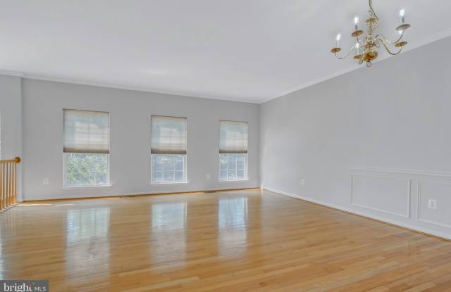 13214 MAPLE CREEK LANE Gallery 3