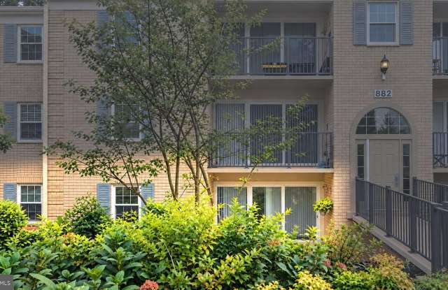 882 COLLEGE Parkway Gallery 3