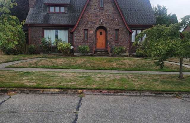 Gorgeous Tudor in Tacoma's North Slope Area photos photos