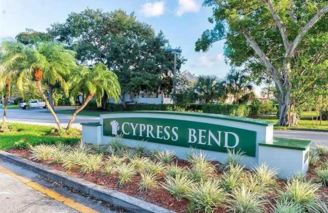 2238 N CYPRESS BEND Drive Gallery 1