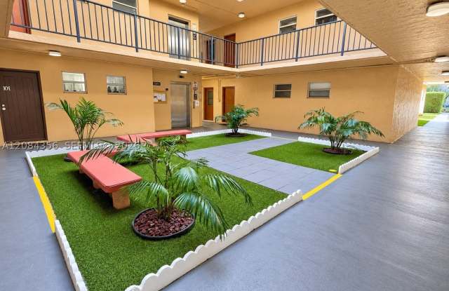 13707 Kendale Lakes Cir Gallery 1
