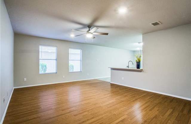 12801 Feathering Drive Gallery 3