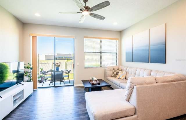 11648 CROWNED SPARROW Lane Gallery 3