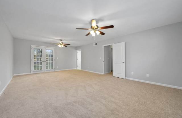 1310 Howard Way Gallery 2