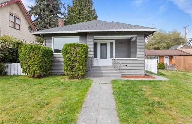 Beautifully Updated Downtown Everett 2 Bed / 1 Bath Home - 3414 Rucker Avenue, Everett, WA 98201