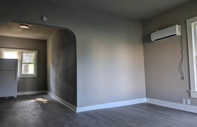 Cozy Cottage Living at 216 S Florida – 1 Bedroom Home Just for You! photos photos