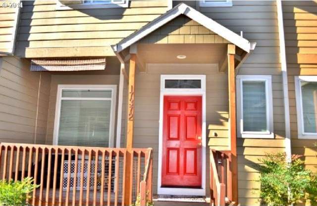 Bright Beaverton Townhome with Spacious Living Areas, Decorative Fireplace & Functional Kitchen Gallery 4