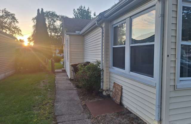 Charming 3 bedroom Roseville ranch Gallery 4